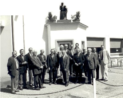 Frères devant Marcellin CHAMPAGNAT