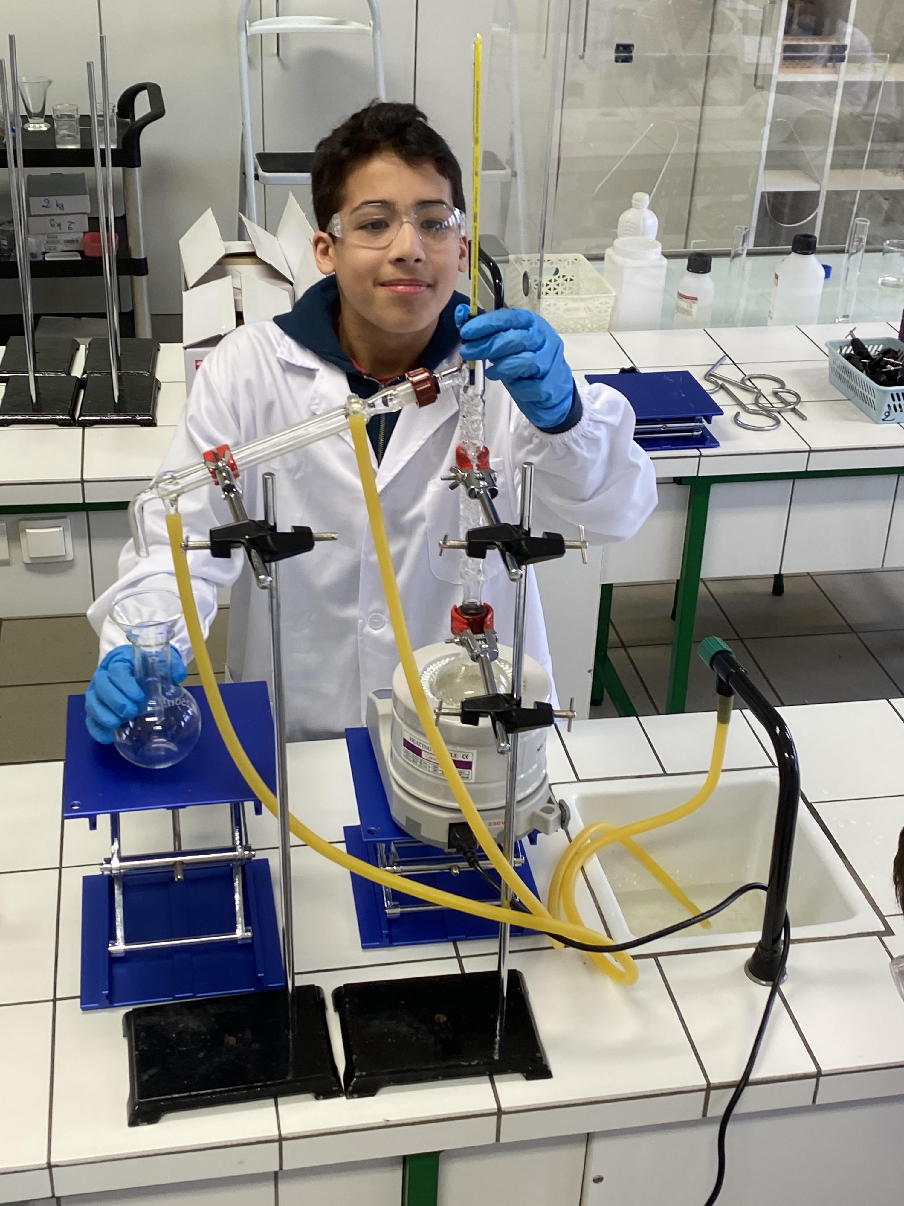 Visuel : Stage de russite pour les lves de 3me organis par M.GUEHAMA, professeur de sciences physiques et chimie